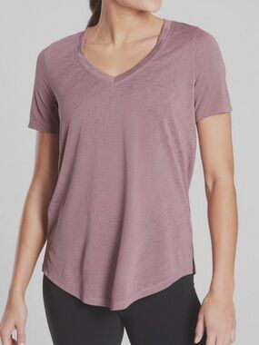 ATHLETA CASCADIAN VIOLET SCOOP V-NECK SHORT SLEEVE BREEZY TEE
